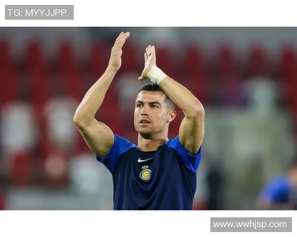 足球明星穿着棒球服的时尚造型展示与球场魅力结合的精彩瞬间 足球明星穿着棒球服的时尚造型展示与球场魅力结合的精彩瞬间